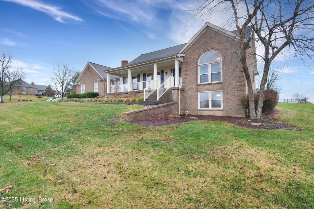 Photo of 1708 Mahogany Run Dr, La Grange, KY 40031 (MLS # 1705160)