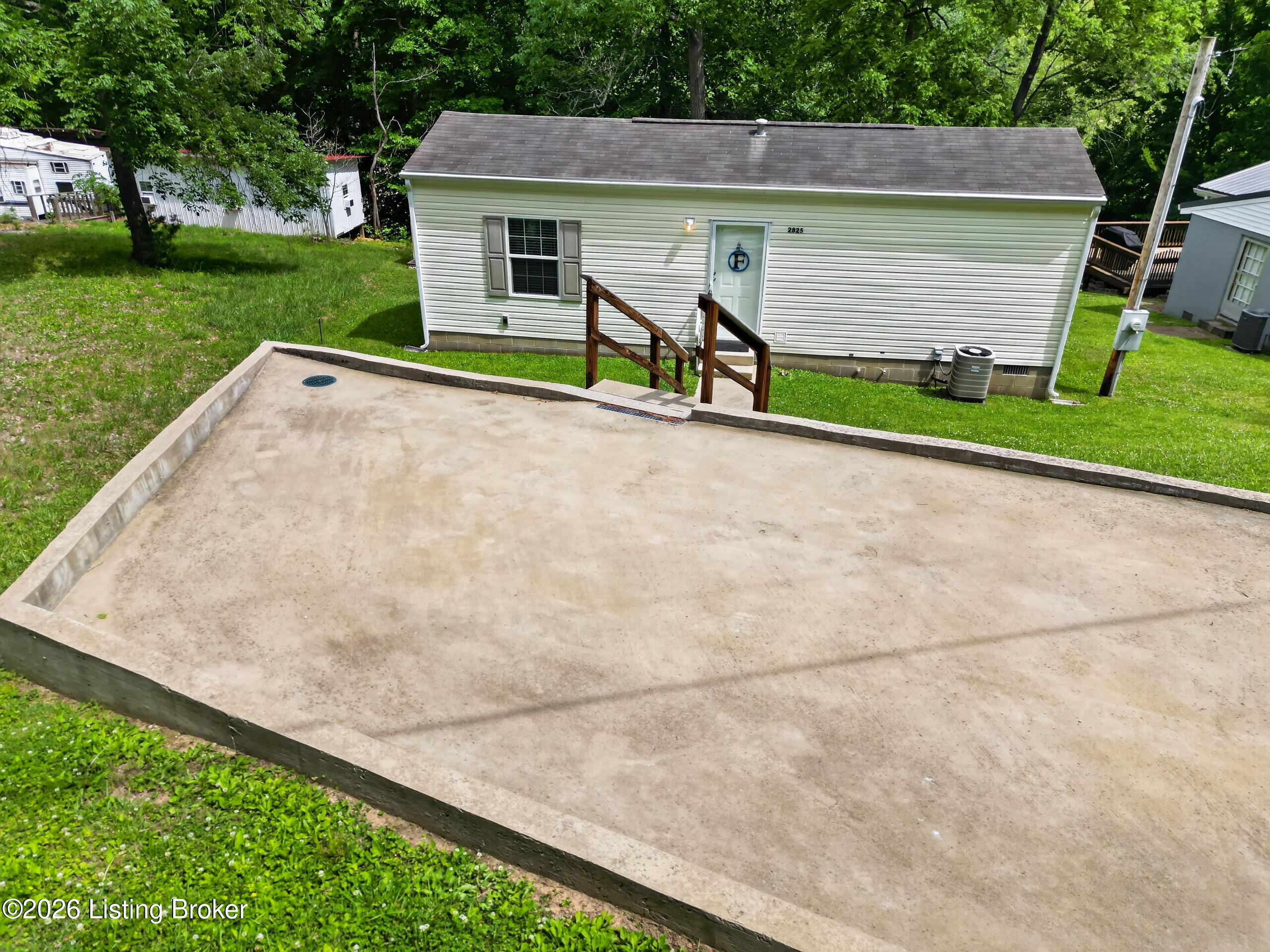 2825 Hidden Valley Ln