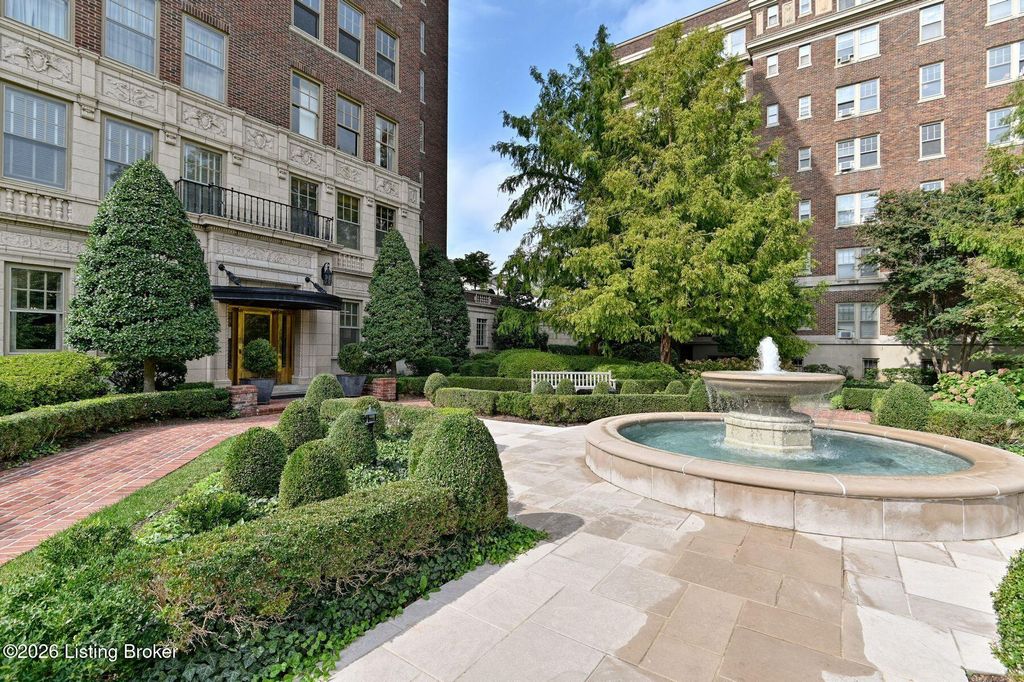 Photo of 1416 Willow Ave #APT 3B, Louisville, KY 40204 (MLS # 1708030)