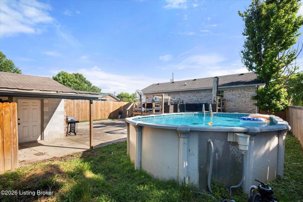 Photo of 123 Fawn Ct, Louisville, KY 40229 (MLS # 1720692)