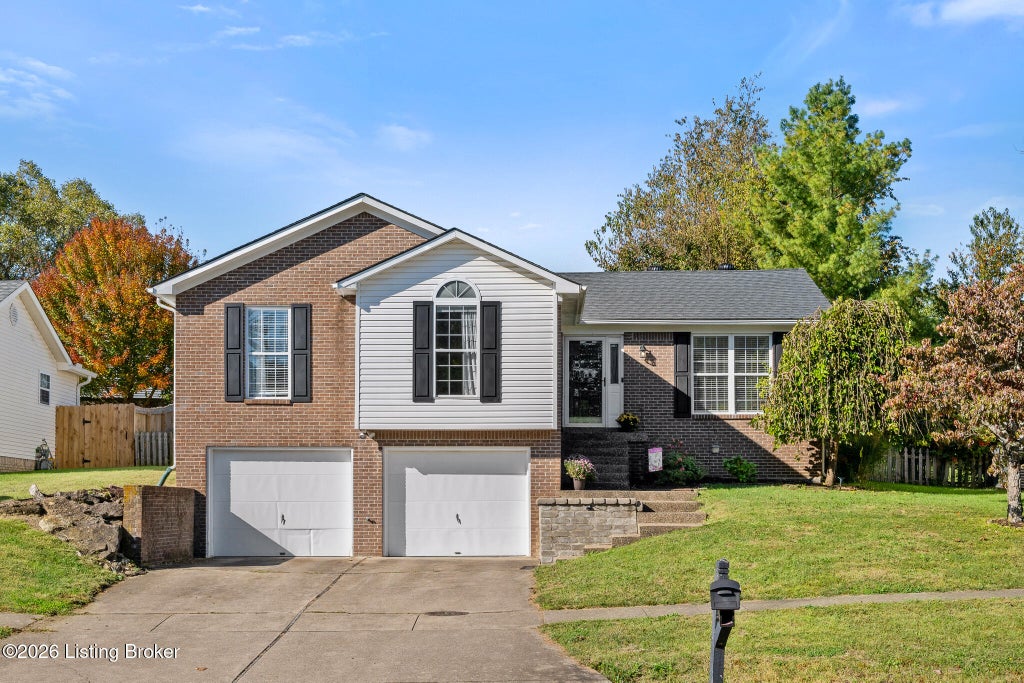 Photo of 234 Rolling Ridge Way, Simpsonville, KY 40067 (MLS # 1732060)