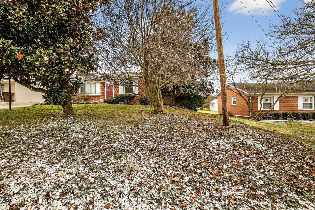 Photo of 52 Hillcrest Dr, Winchester, KY 40391 (MLS # 1706974)