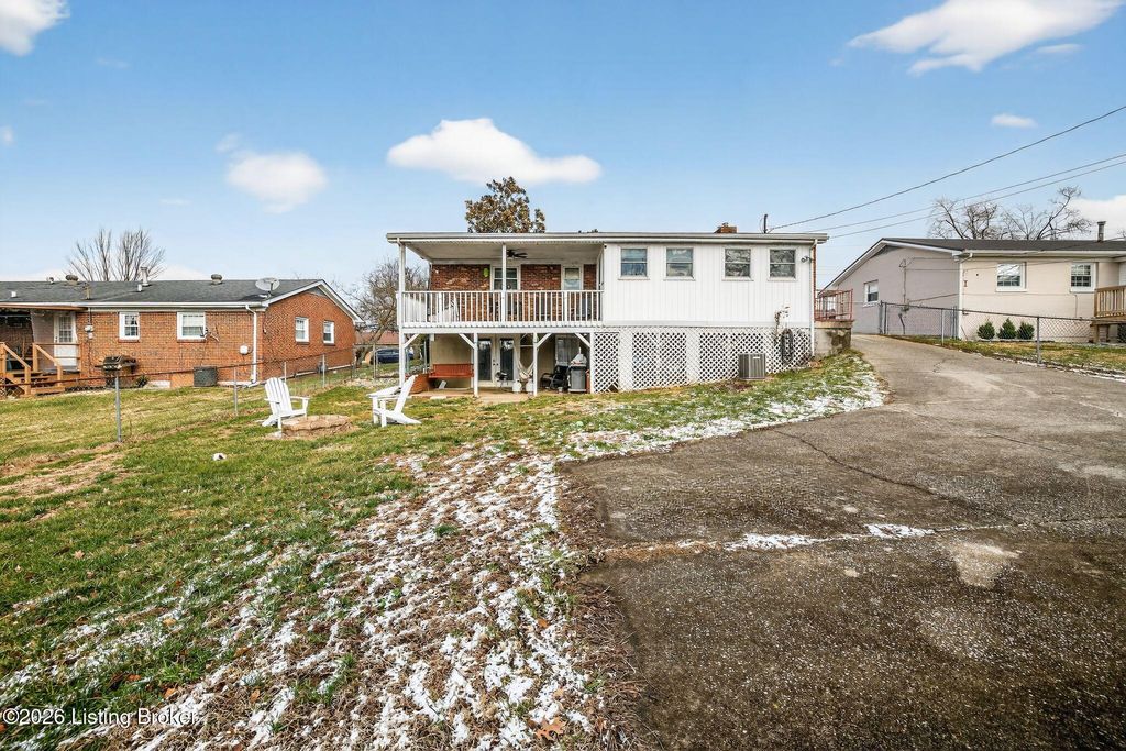 Photo of 52 Hillcrest Dr, Winchester, KY 40391 (MLS # 1706974)