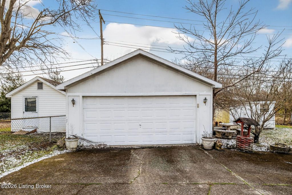 Photo of 52 Hillcrest Dr, Winchester, KY 40391 (MLS # 1706974)