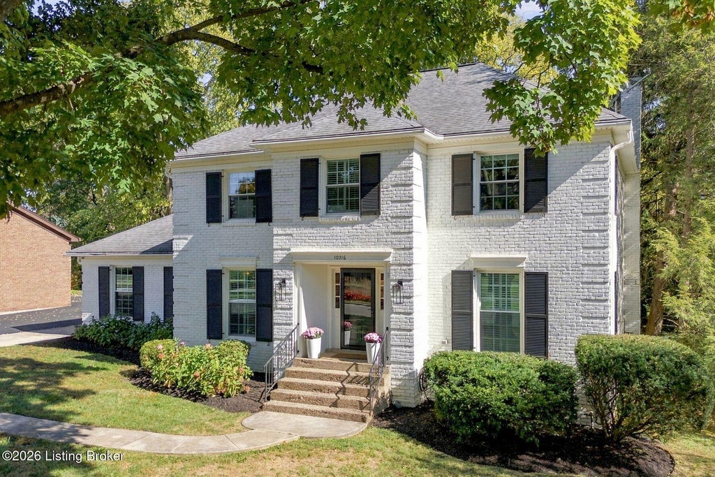 Photo of 10216 Timberwood Cir, Louisville, KY 40223 (MLS # 1732890)