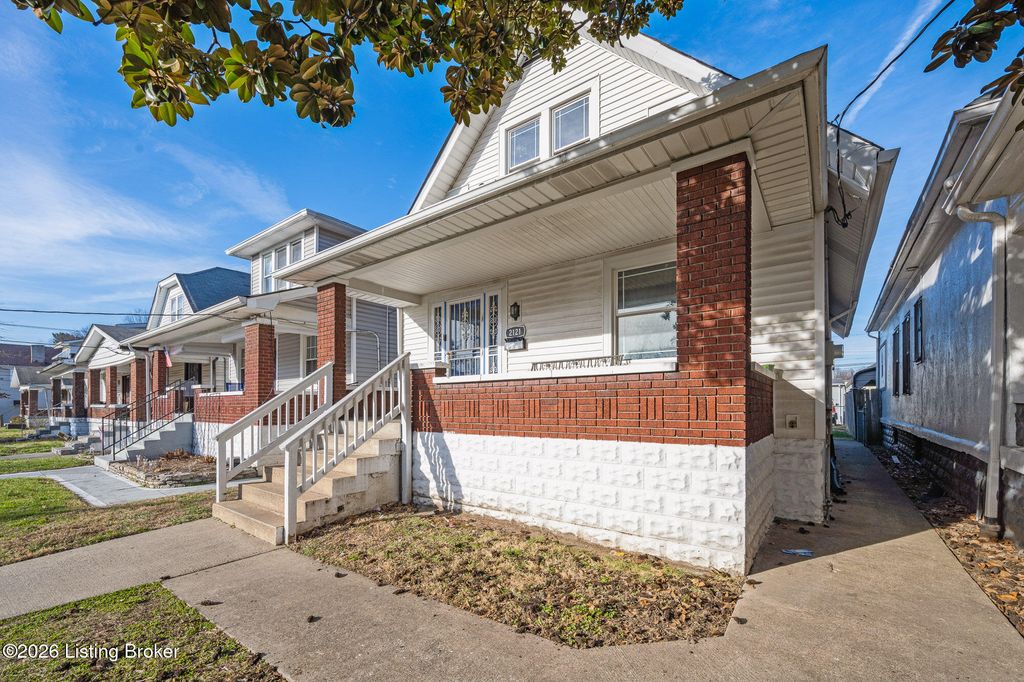 Photo of 2121 W Oak St, Louisville, KY 40210 (MLS # 1707913)