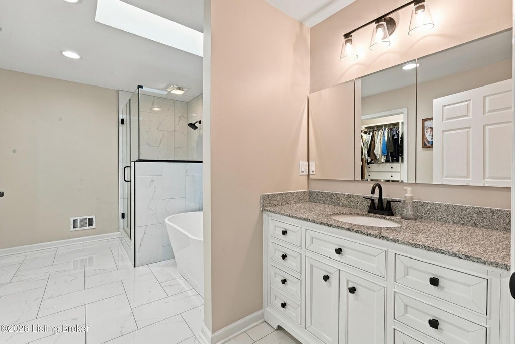 Photo of 4412 Northwood Dr, Louisville, KY 40220 (MLS # 1728779)