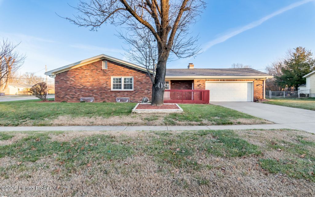Photo of 4111 Graf Dr, Louisville, KY 40220 (MLS # 1706360)