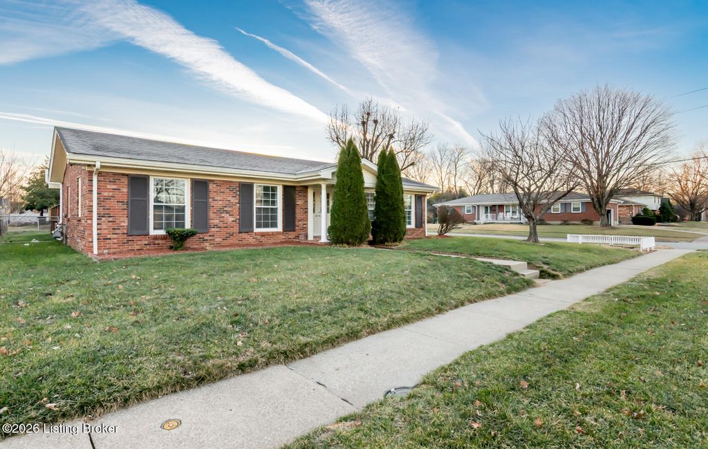 Photo of 4111 Graf Dr, Louisville, KY 40220 (MLS # 1706360)