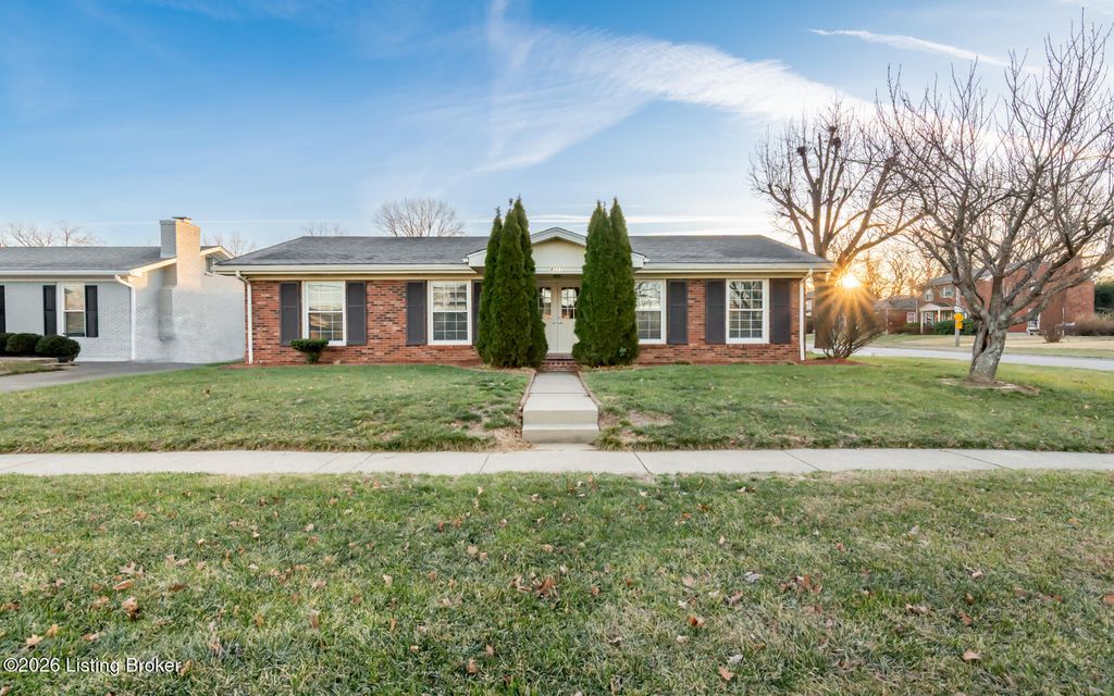 Photo of 4111 Graf Dr, Louisville, KY 40220 (MLS # 1706360)