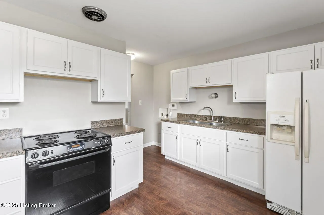 Louisville, Kentucky 40218, United States, 3 Bedrooms Bedrooms, ,1 BathroomBathrooms,Residential,Active,86278