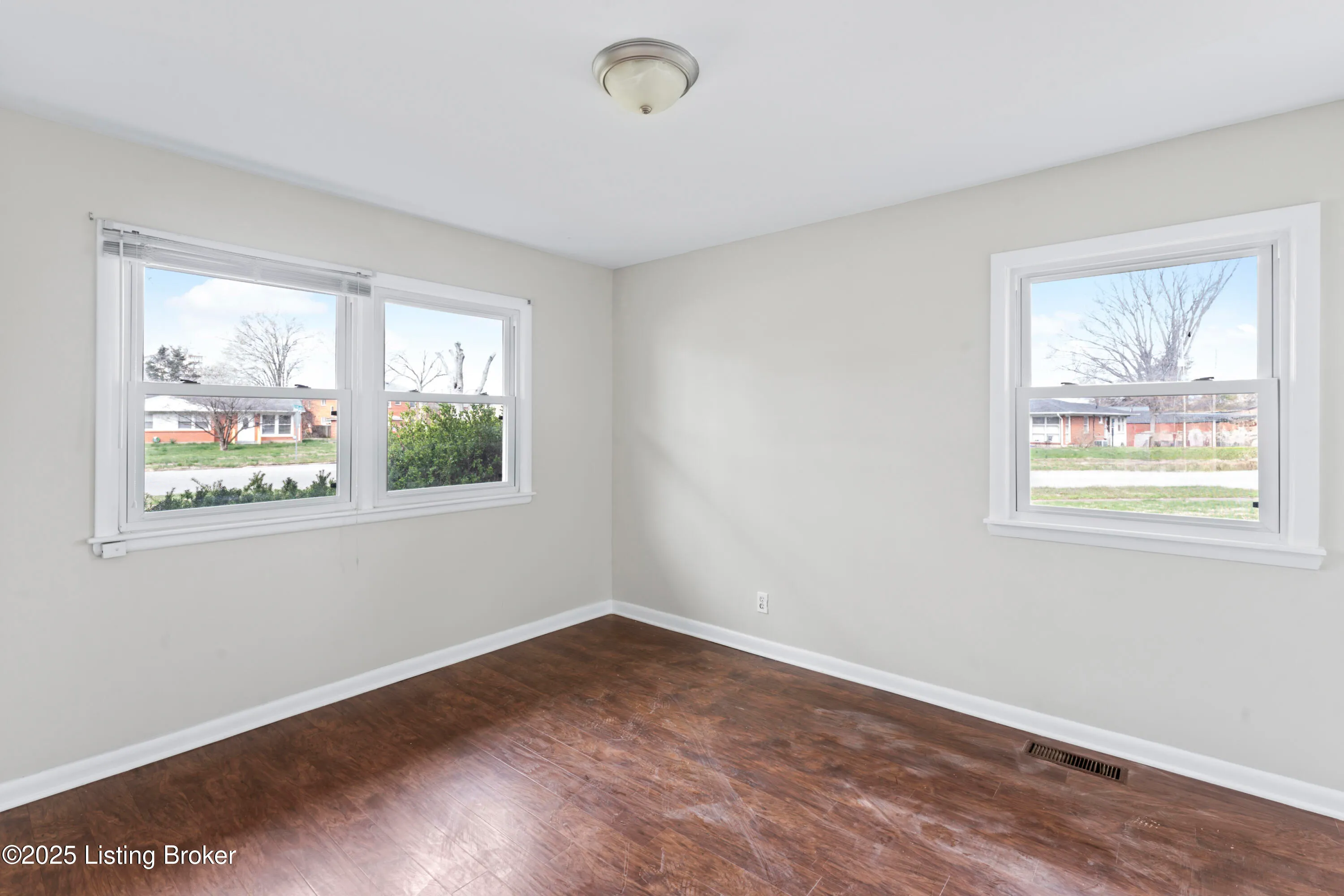 Louisville, Kentucky 40218, United States, 3 Bedrooms Bedrooms, ,1 BathroomBathrooms,Residential,Active,86278