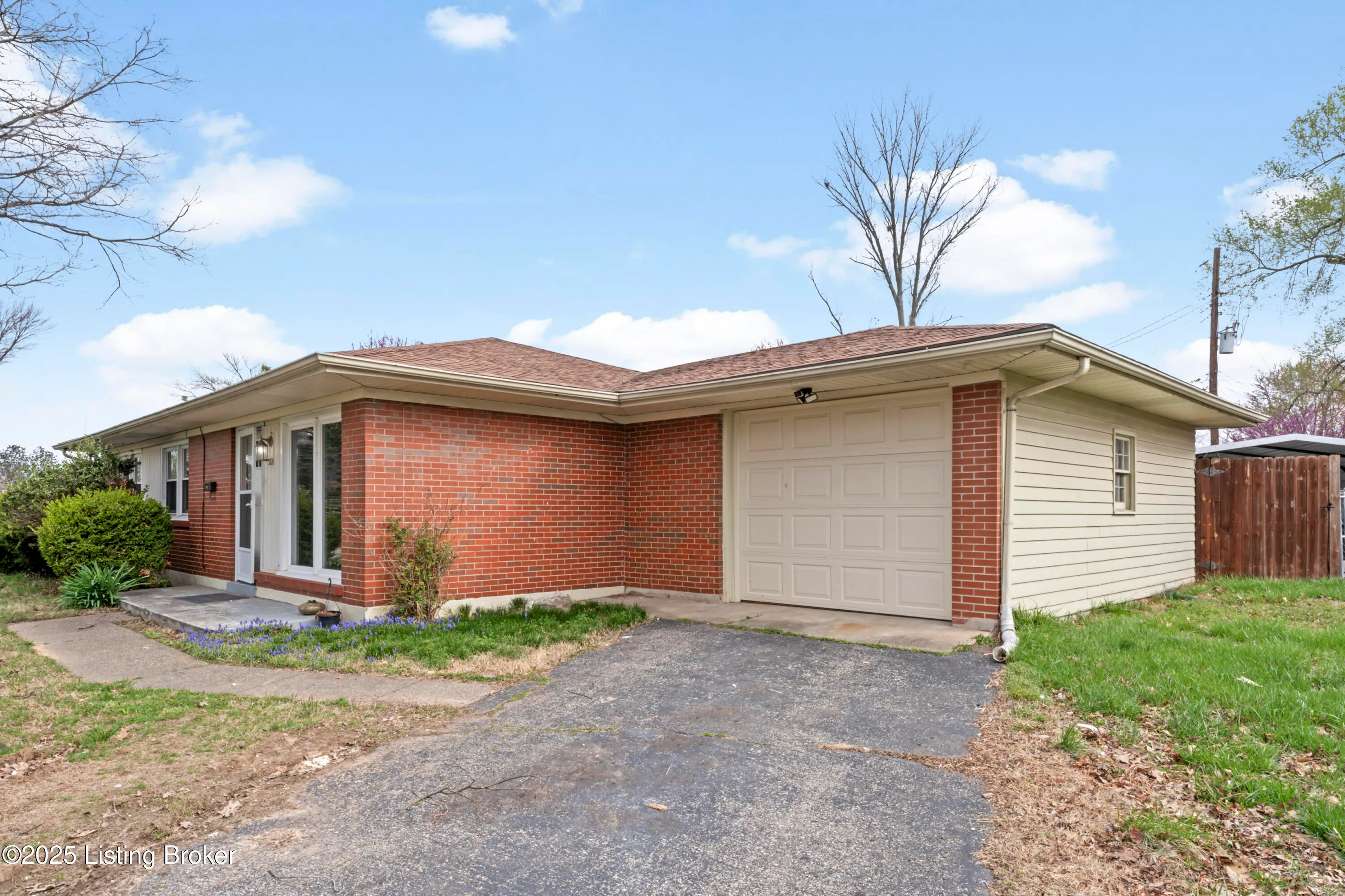 Louisville, Kentucky 40218, United States, 3 Bedrooms Bedrooms, ,1 BathroomBathrooms,Residential,Active,86278