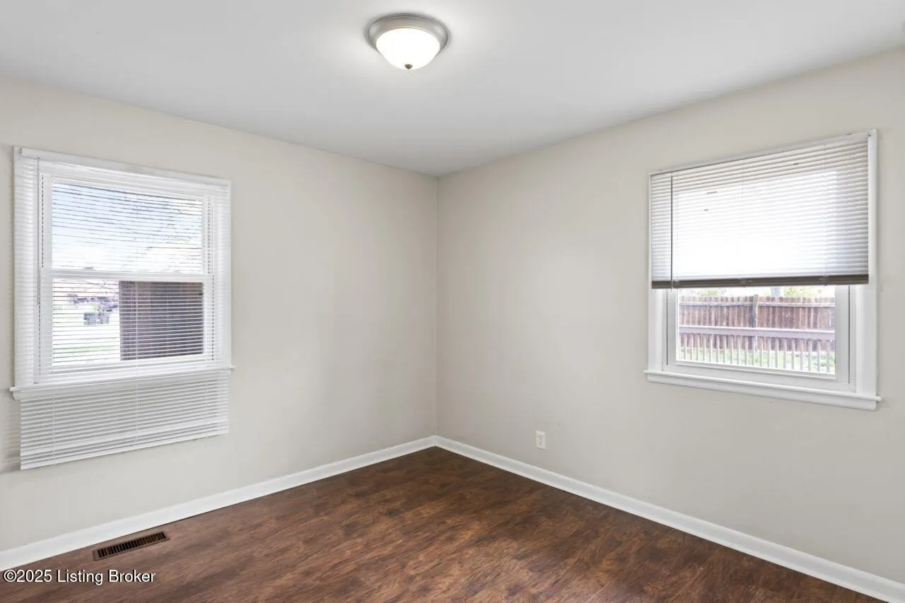 Louisville, Kentucky 40218, United States, 3 Bedrooms Bedrooms, ,1 BathroomBathrooms,Residential,Active,86278
