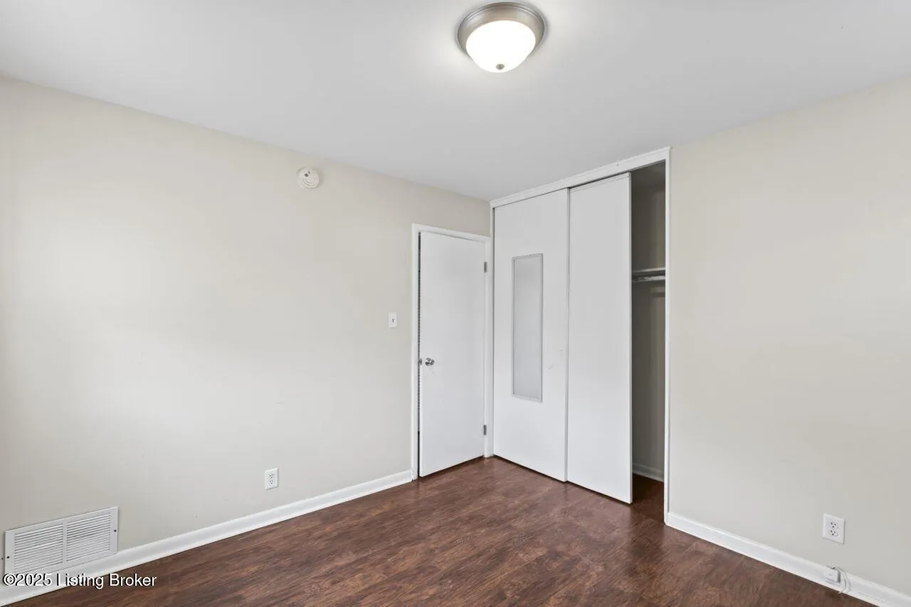 Louisville, Kentucky 40218, United States, 3 Bedrooms Bedrooms, ,1 BathroomBathrooms,Residential,Active,86278