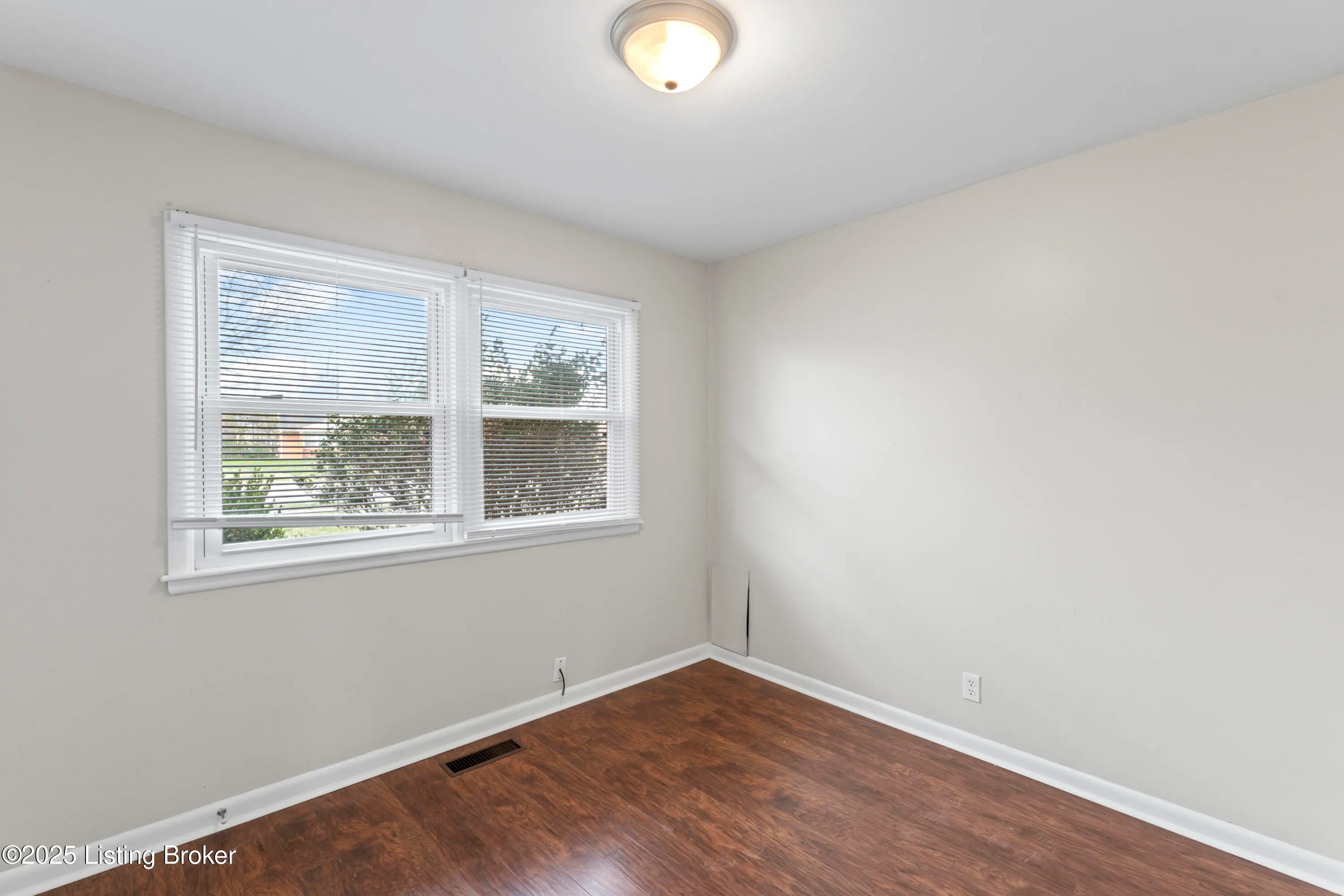 Louisville, Kentucky 40218, United States, 3 Bedrooms Bedrooms, ,1 BathroomBathrooms,Residential,Active,86278