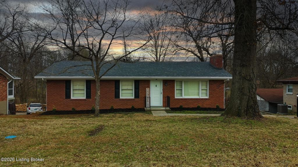 Photo of 4309 Southridge Dr, Louisville, KY 40272 (MLS # 1709327)