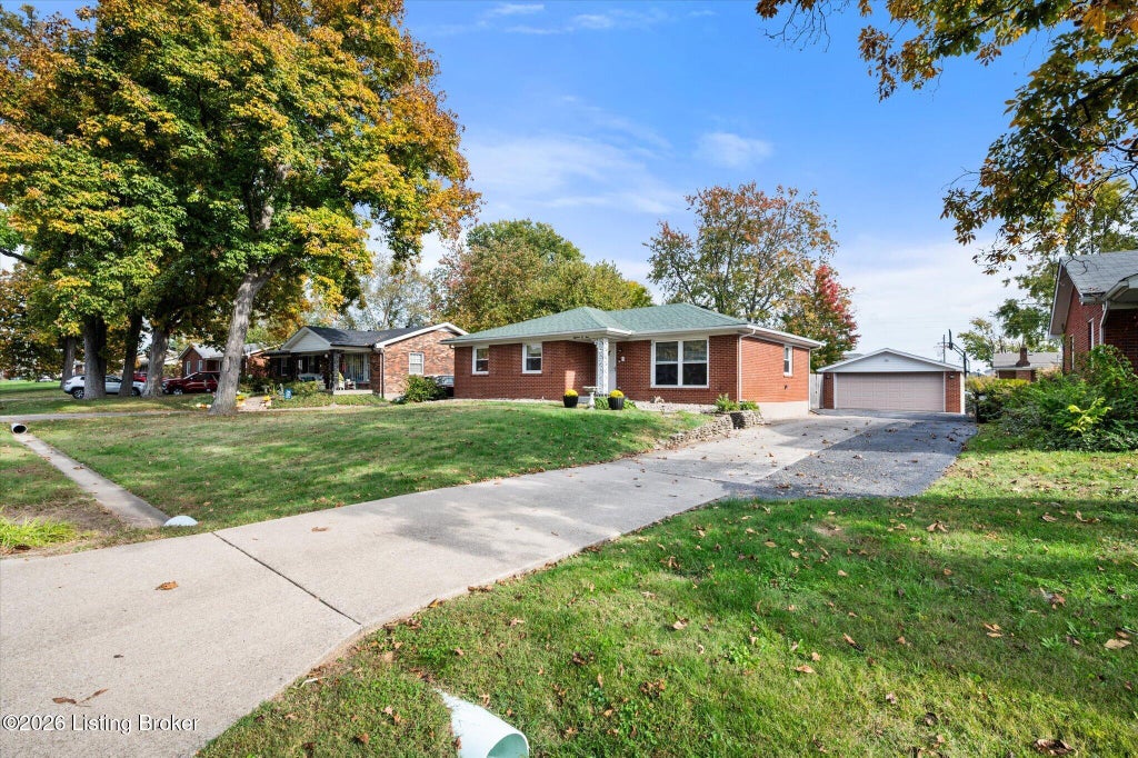 Photo of 1804 Janlyn Rd, Louisville, KY 40299 (MLS # 1733054)
