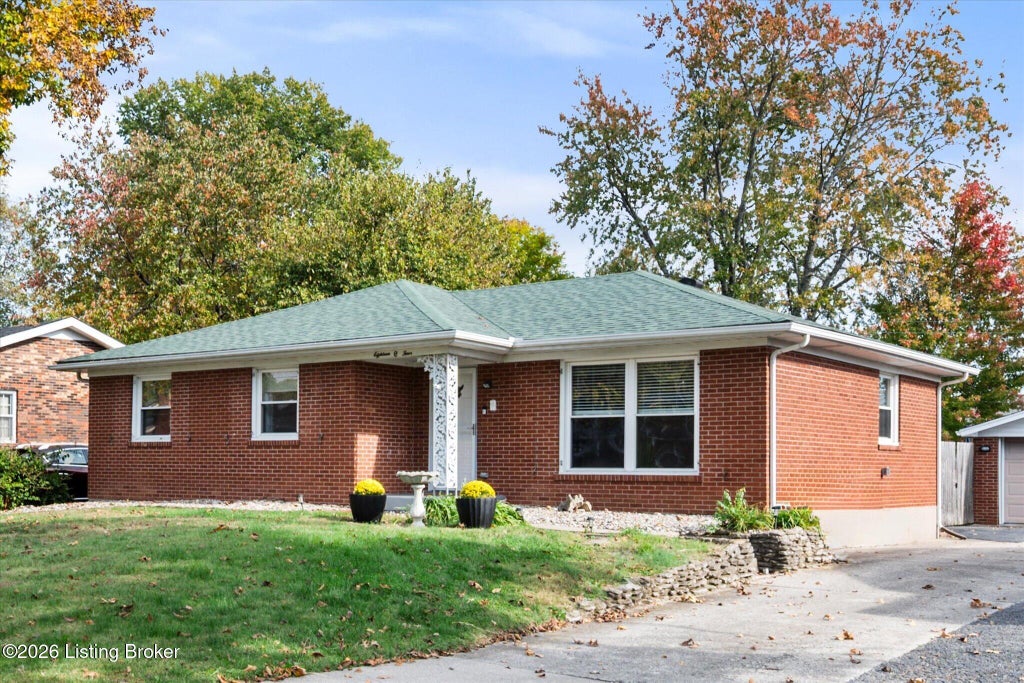 Photo of 1804 Janlyn Rd, Louisville, KY 40299 (MLS # 1733054)
