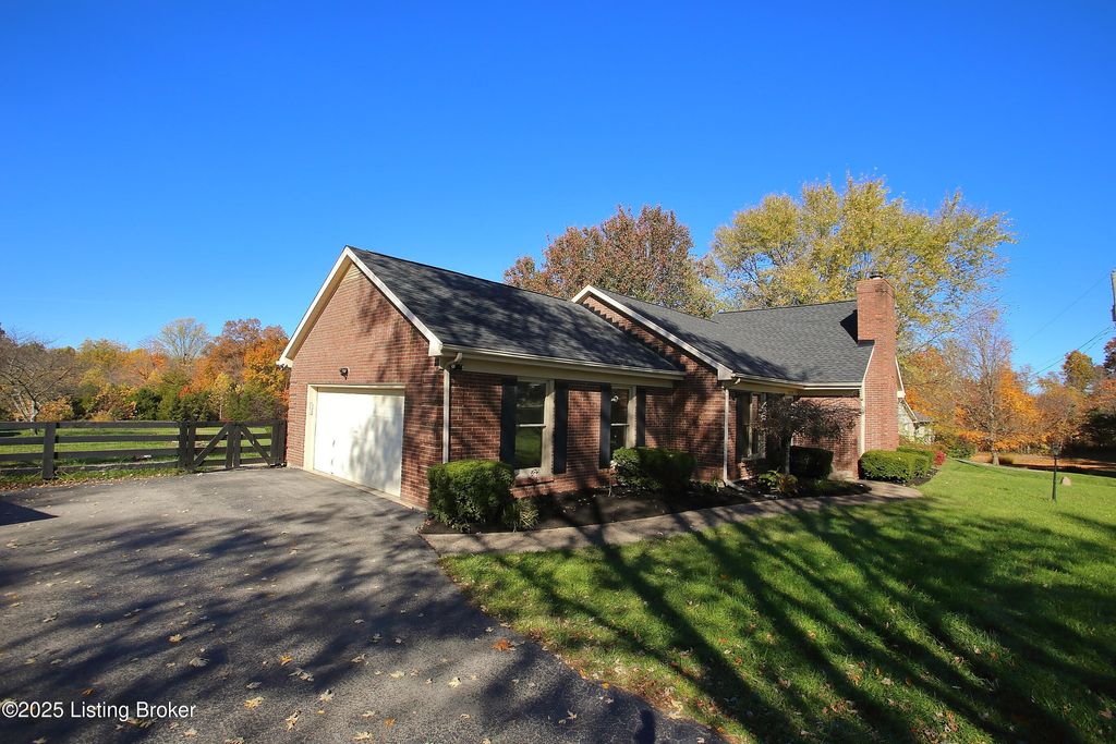 Photo of 2628 Cedar Point Rd, La Grange, KY 40031 (MLS # 1706494)