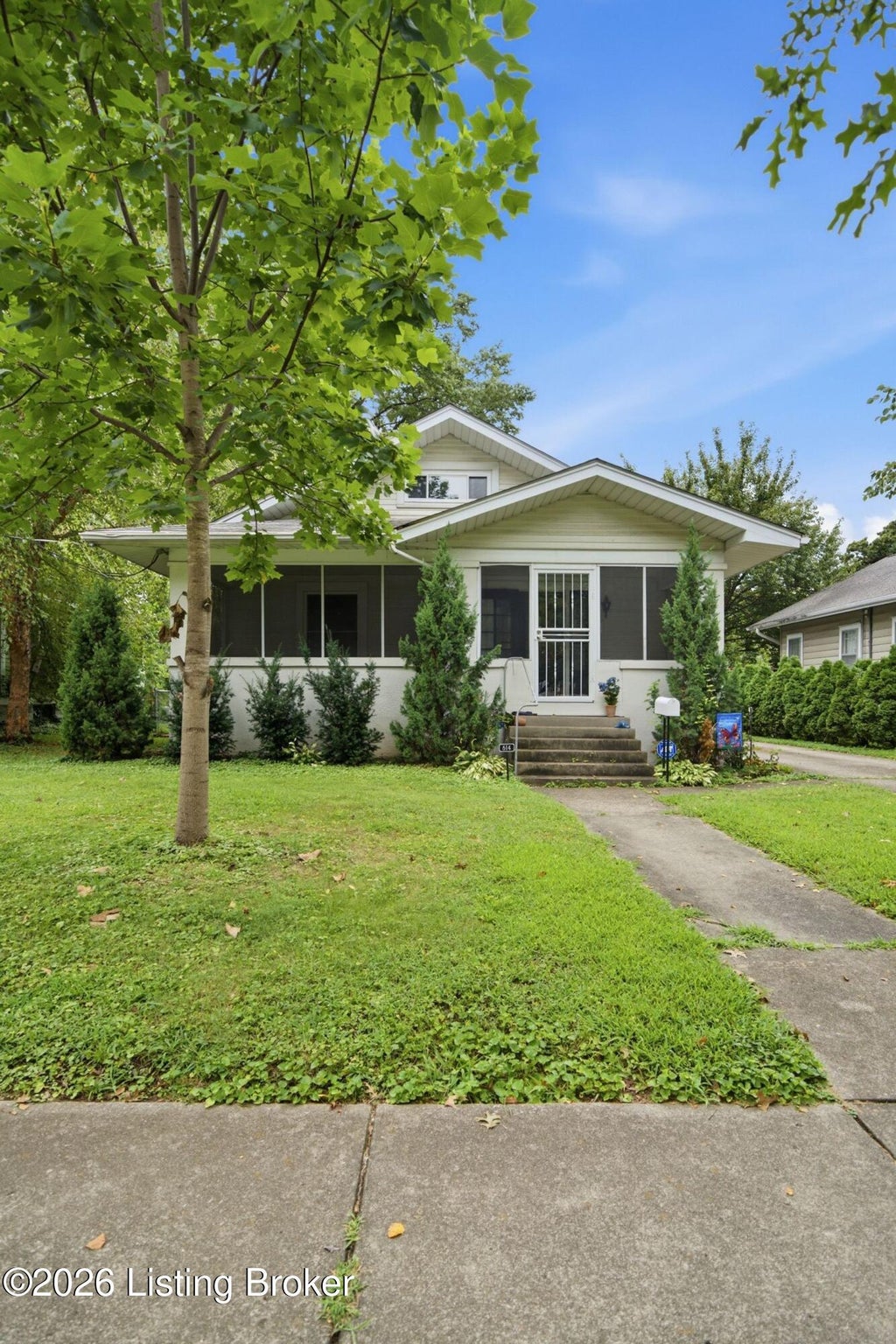 Photo of 614 Kathleen Ave, Louisville, KY 40215 (MLS # 1728304)