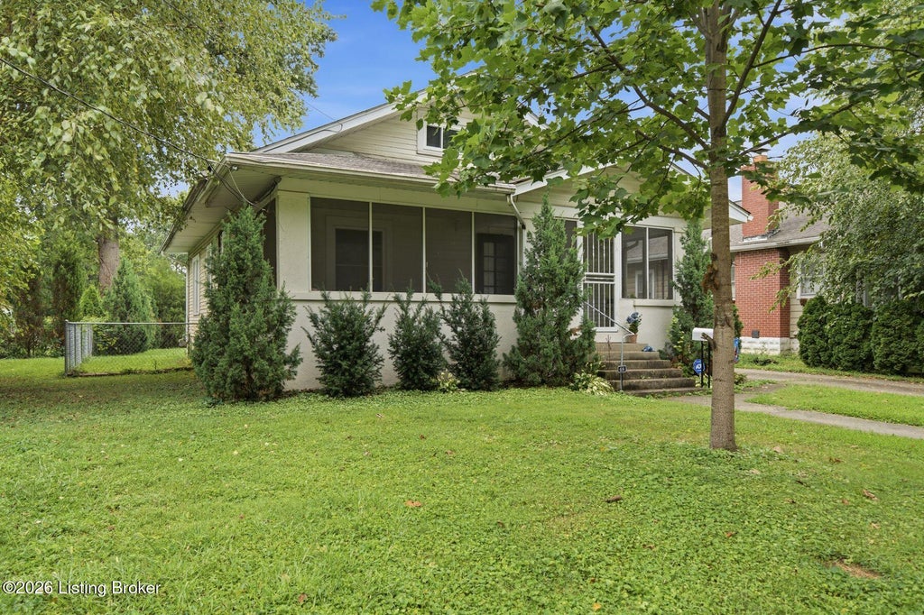 Photo of 614 Kathleen Ave, Louisville, KY 40215 (MLS # 1728304)