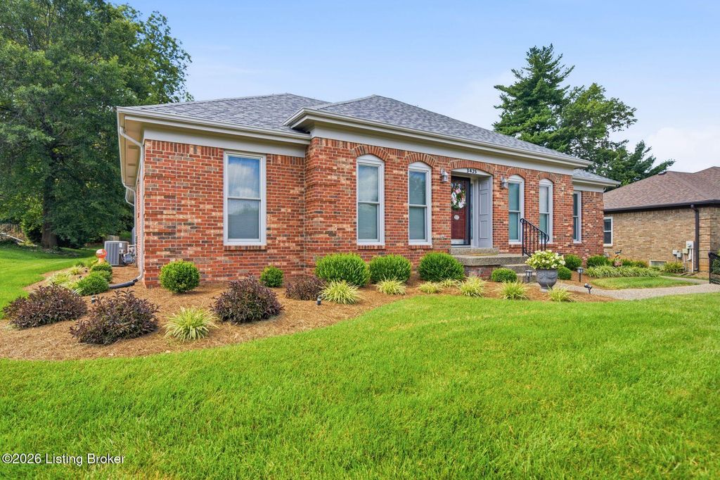 Photo of 3425 Westwood Farms Dr, Louisville, KY 40220 (MLS # 1722284)