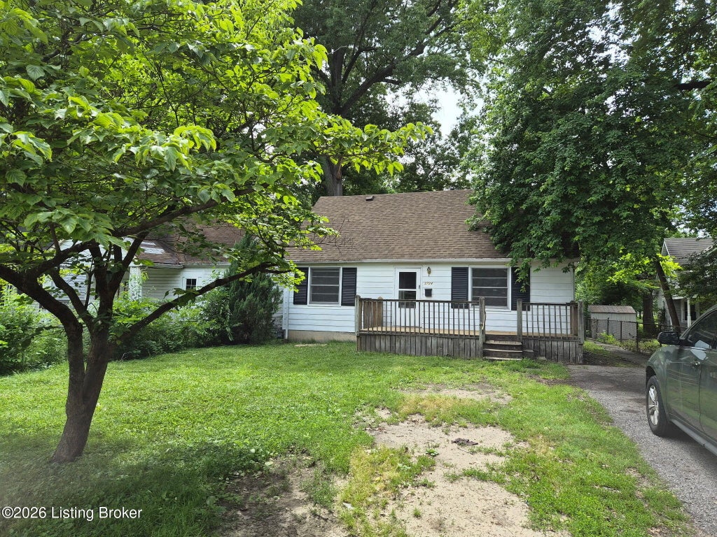 Photo of 3724 Warren Ave, Louisville, KY 40215 (MLS # 1719882)