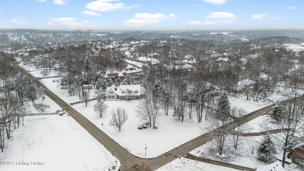 Photo of 7414 Cambridge Dr, Crestwood, KY 40014 (MLS # 1704490)