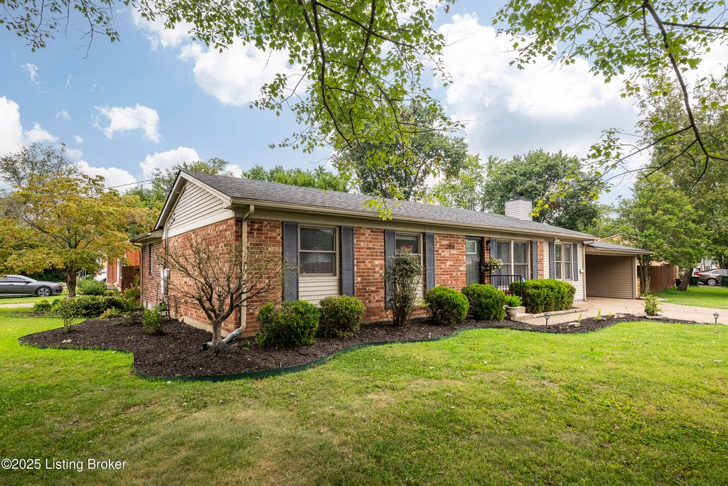 Photo of 2804 Gleeson Ln, Louisville, KY 40299 (MLS # 1705930)