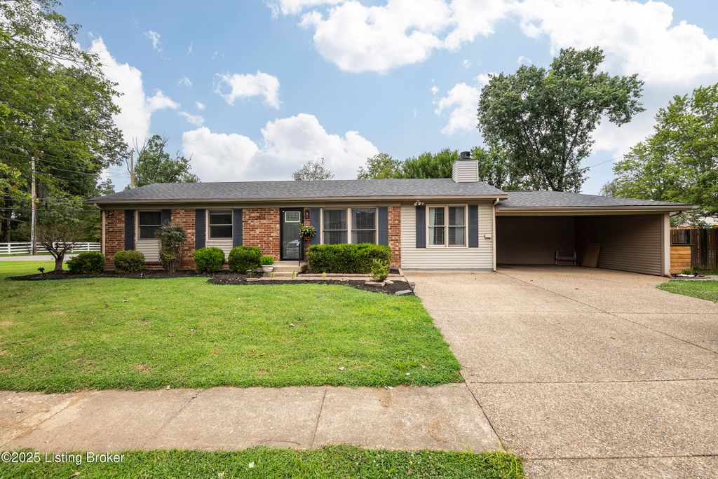 Photo of 2804 Gleeson Ln, Louisville, KY 40299 (MLS # 1705930)