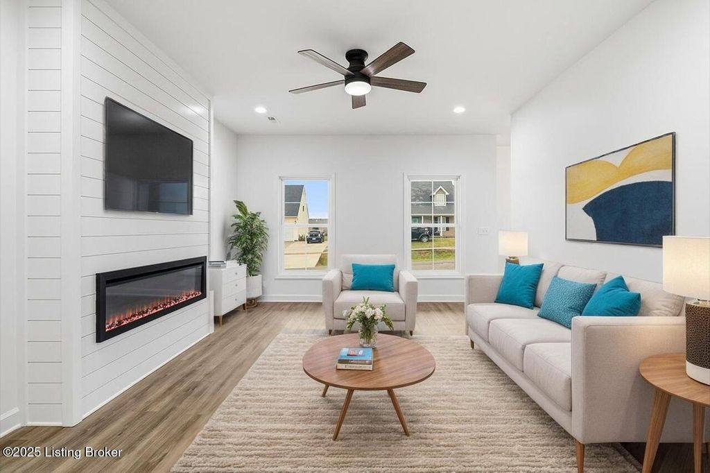 Photo of 108 Danbrook Ct, Radcliff, KY 40160 (MLS # 1704172)