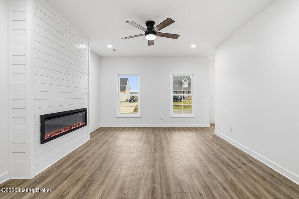 Photo of 108 Danbrook Ct, Radcliff, KY 40160 (MLS # 1704172)