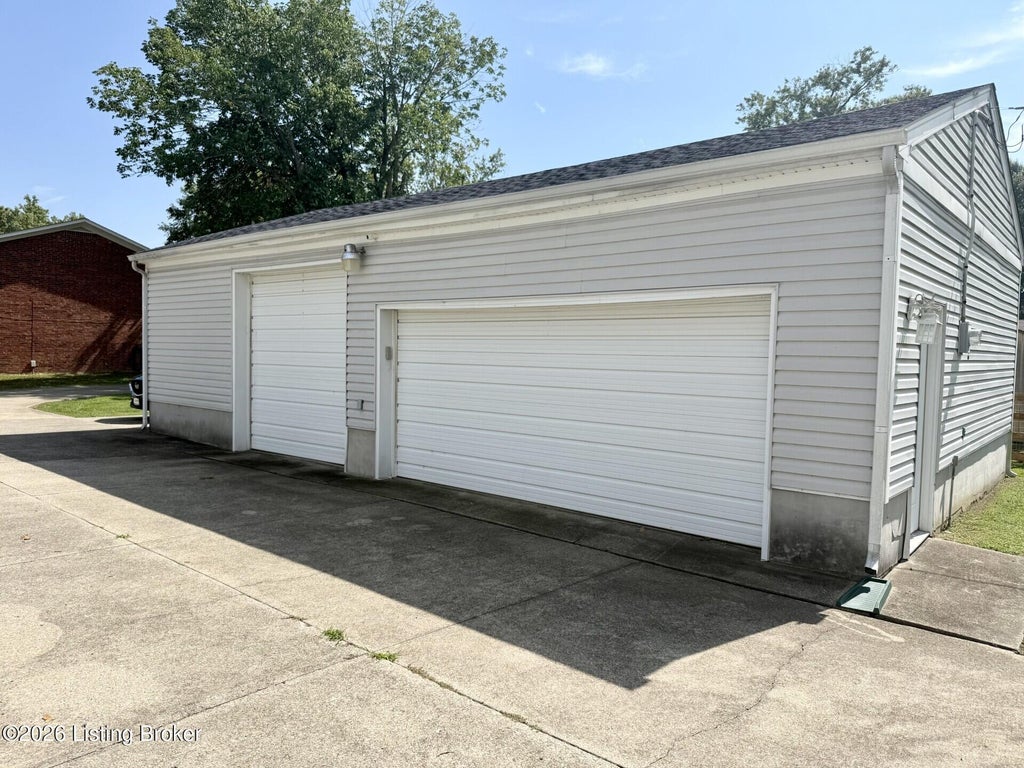 Photo of 8201 Damascus Rd, Louisville, KY 40228 (MLS # 1732135)