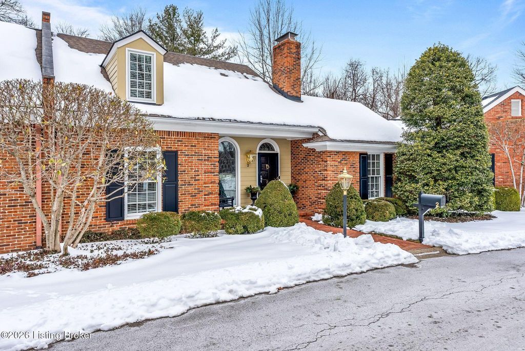 Photo of 2 Brownsboro Hill Rd, Louisville, KY 40207 (MLS # 1710511)