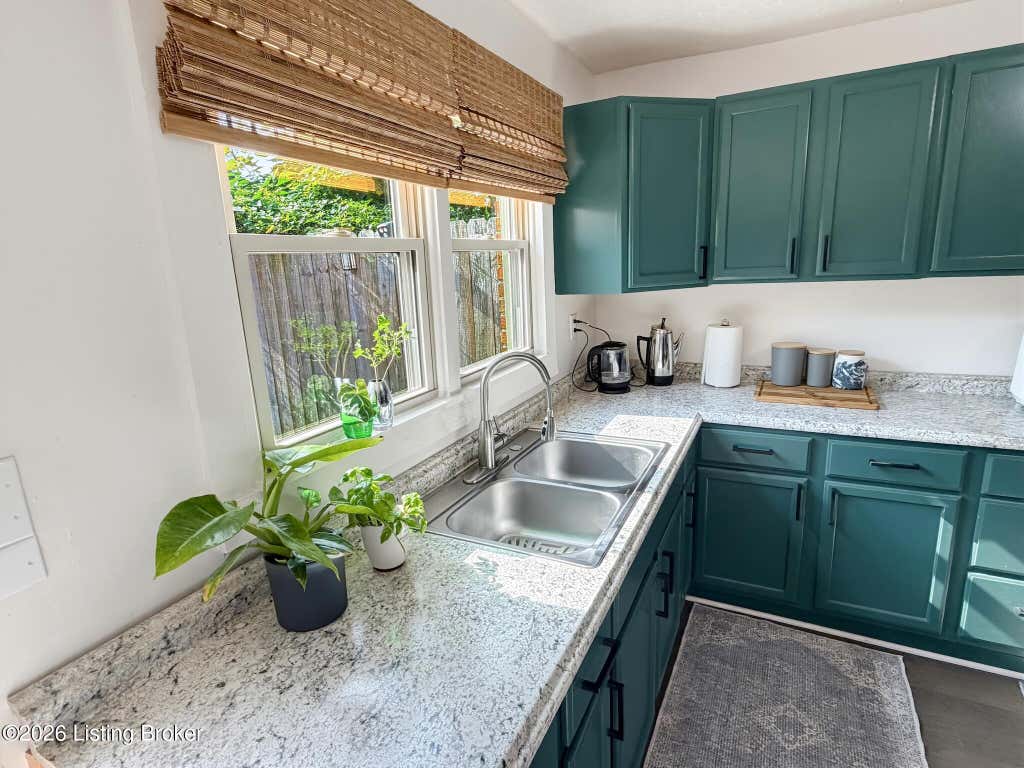 Photo of 931 S Jackson St, Louisville, KY 40203 (MLS # 1725370)