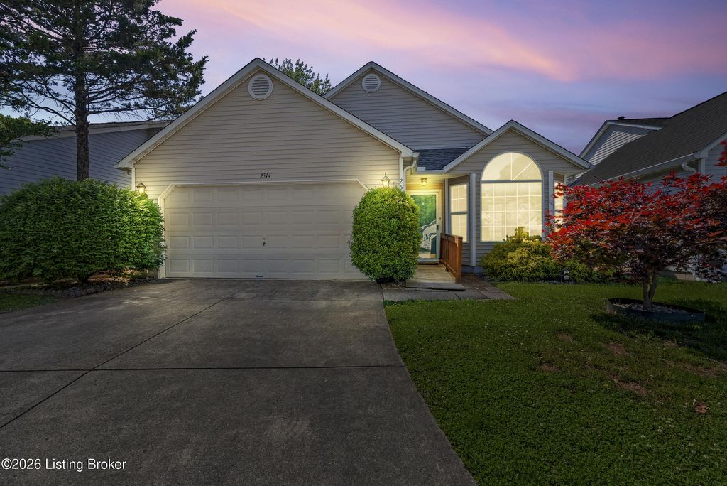 Photo of 2514 Hampton Ridge Blvd, Louisville, KY 40220 (MLS # 1716919)