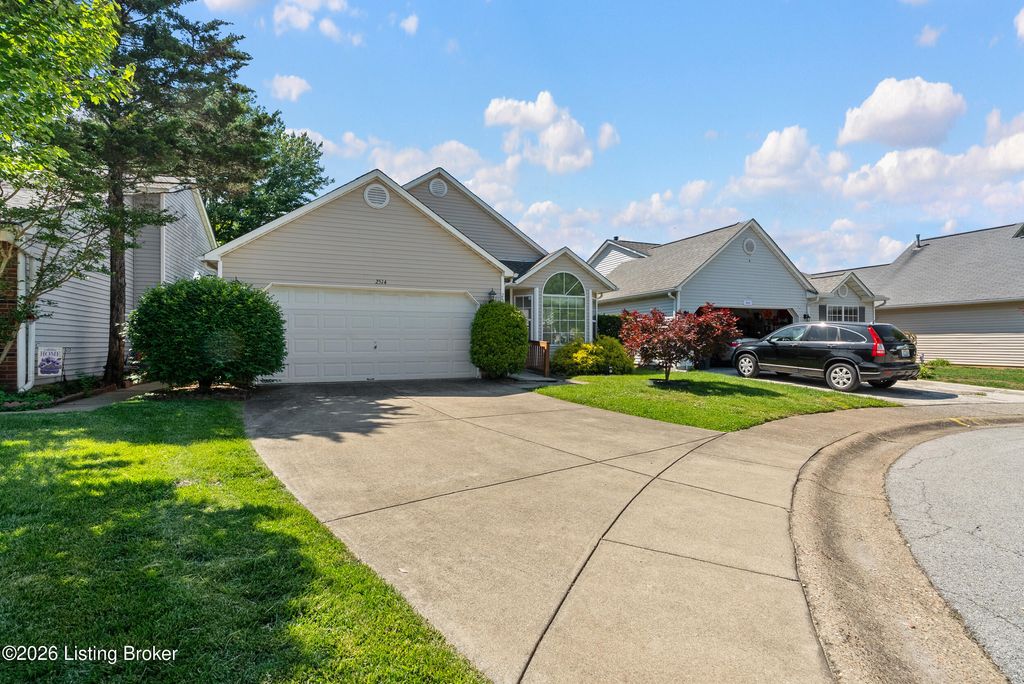Photo of 2514 Hampton Ridge Blvd, Louisville, KY 40220 (MLS # 1716919)