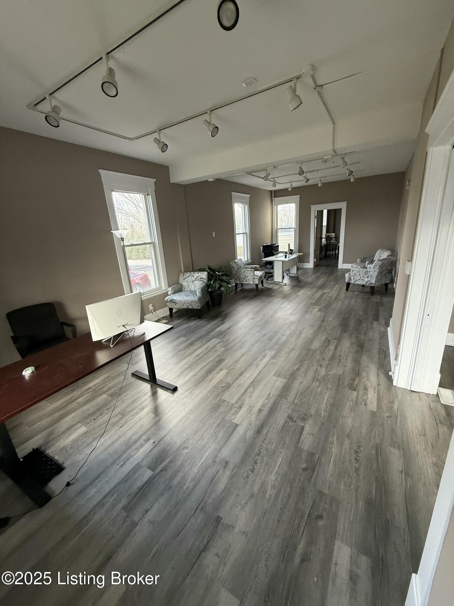 10003 Taylorsville Rd, Louisville, Kentucky image 6