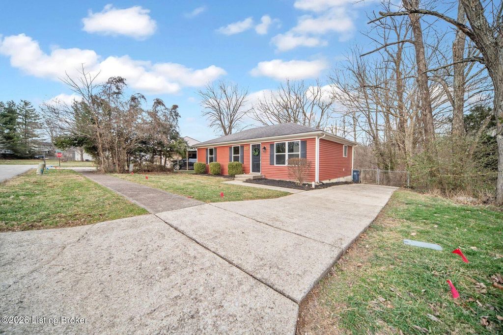 Photo of 8703 Riverbirch Ct, Pewee Valley, KY 40056 (MLS # 1706009)