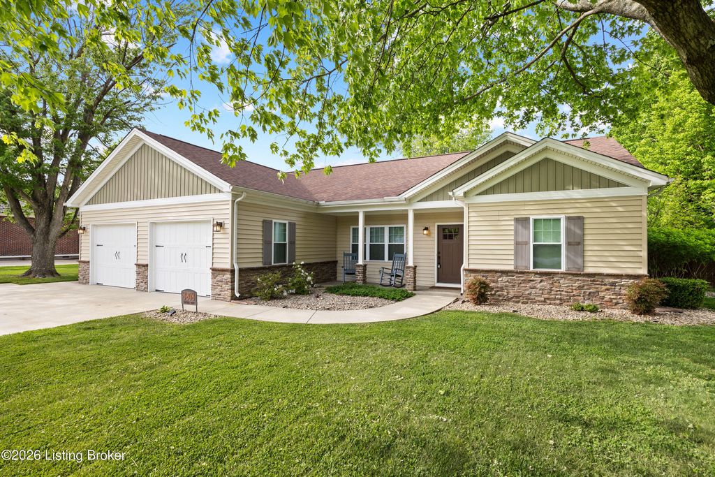 Photo of 8208 Smyrna Pkwy, Louisville, KY 40228 (MLS # 1715234)