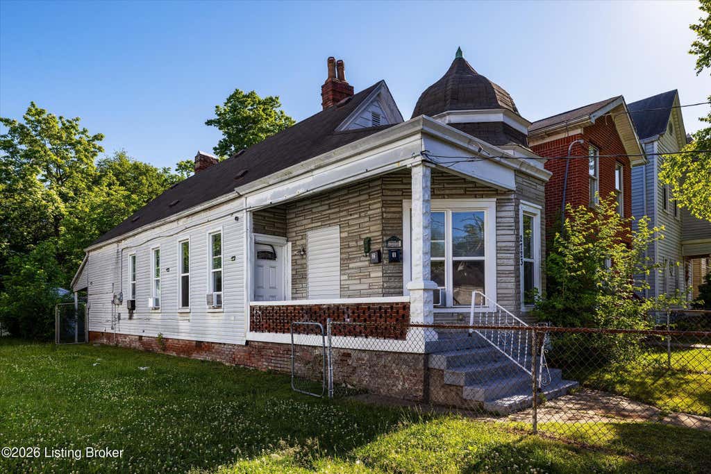 Photo of 2723 W Chestnut St, Louisville, KY 40211 (MLS # 1722636)
