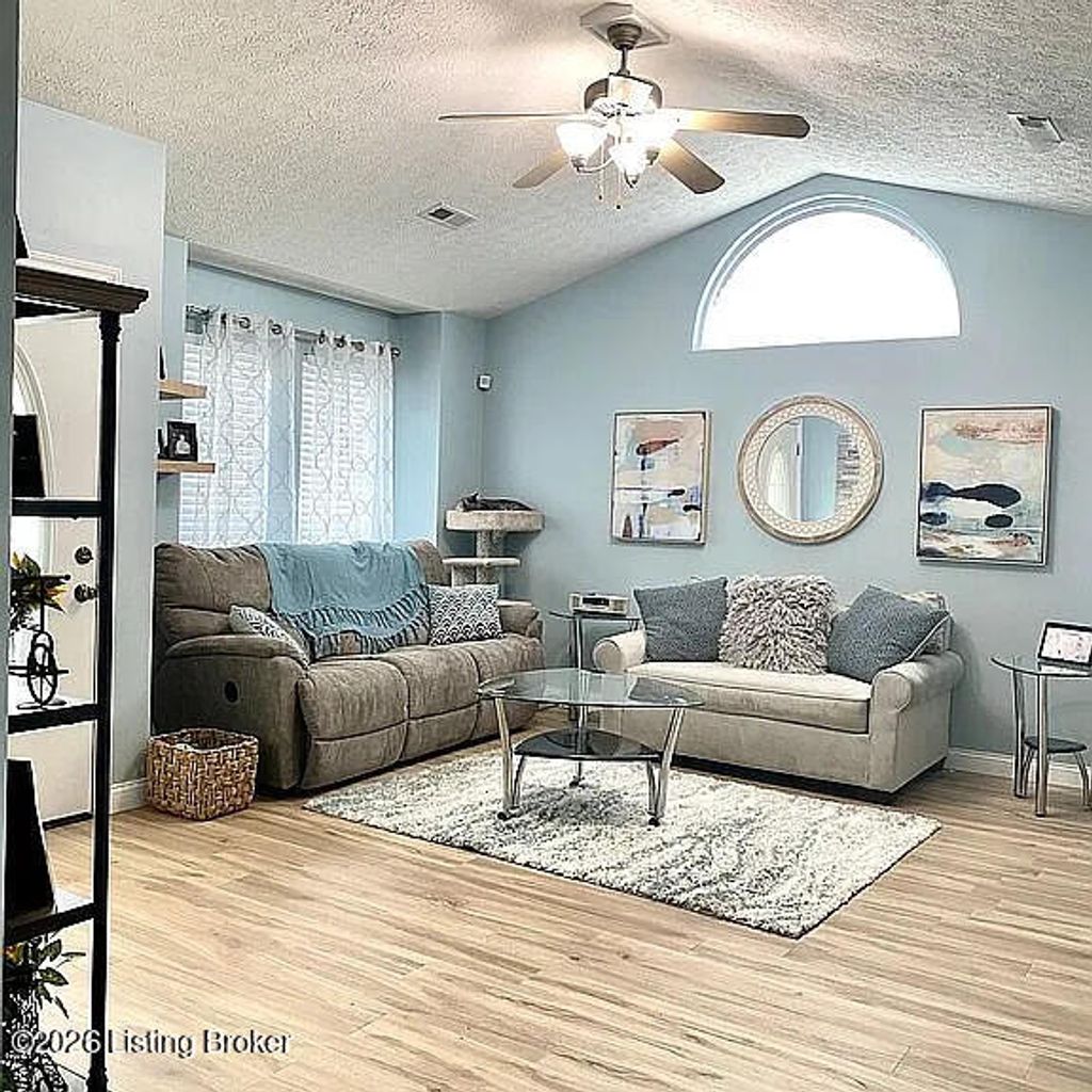 Photo of 124 Applewood Ln, Elizabethtown, KY 42701 (MLS # 1712764)