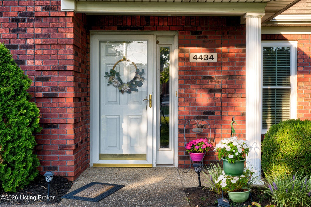 Photo of 4434 Monarchos Dr, Louisville, KY 40220 (MLS # 1729632)