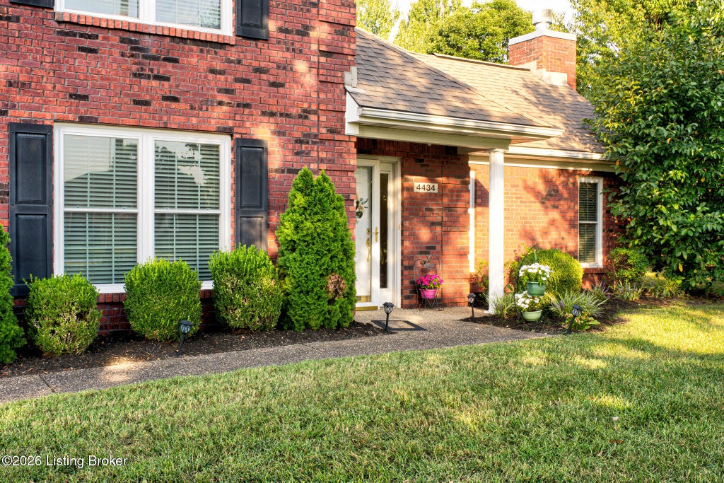 Photo of 4434 Monarchos Dr, Louisville, KY 40220 (MLS # 1729632)