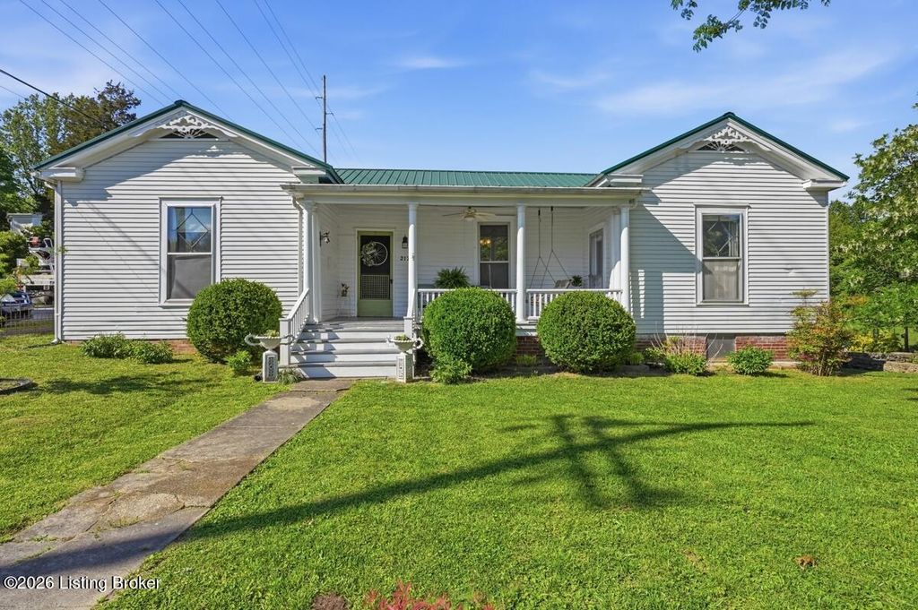 Photo of 217 W Walnut St, Leitchfield, KY 42754 (MLS # 1715413)