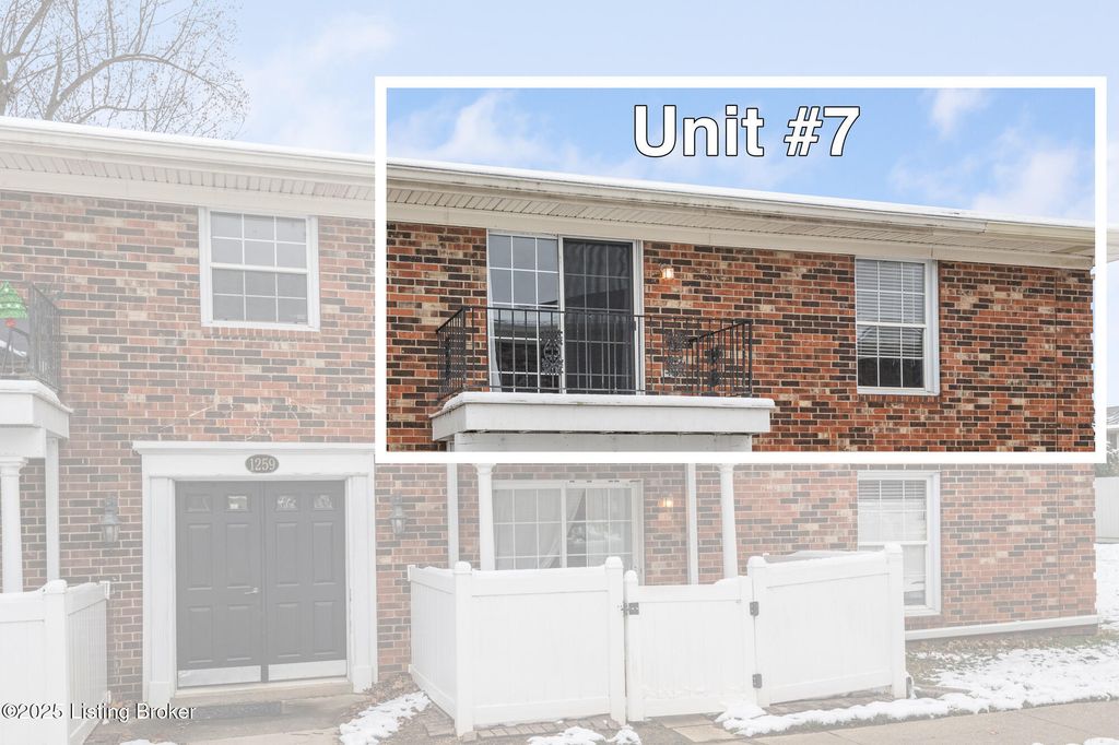 Photo of 1259 Westlynne Way #7, Louisville, KY 40222 (MLS # 1705020)