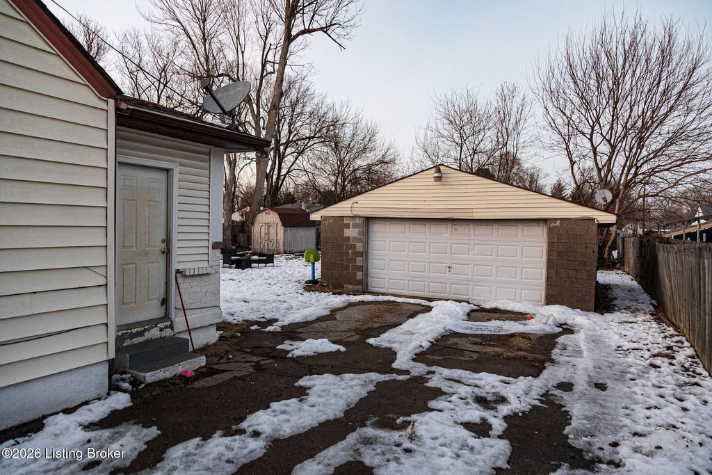 Photo of 2229 Peaslee Rd, Louisville, KY 40216 (MLS # 1709054)