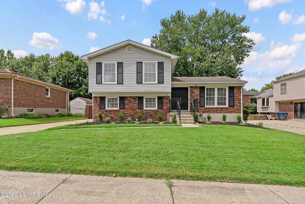 Photo of 8308 Daverman Dr, Louisville, KY 40228 (MLS # 1726659)