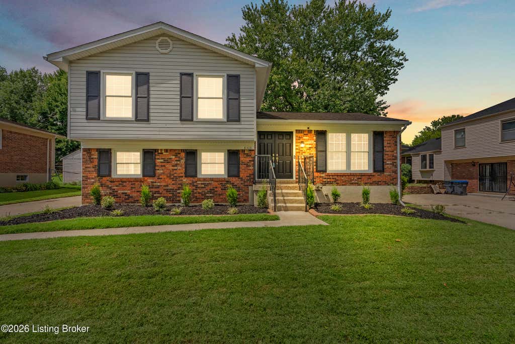 Photo of 8308 Daverman Dr, Louisville, KY 40228 (MLS # 1726659)